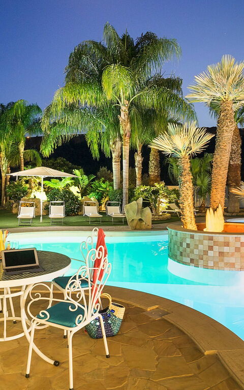 Villa Agorà: slå samman, Trädgård