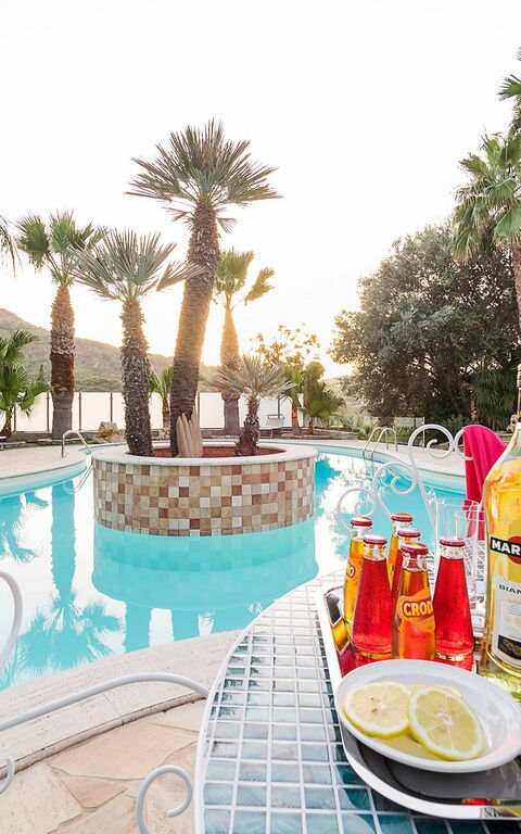 Villa Agorà: slå samman, Utomhus