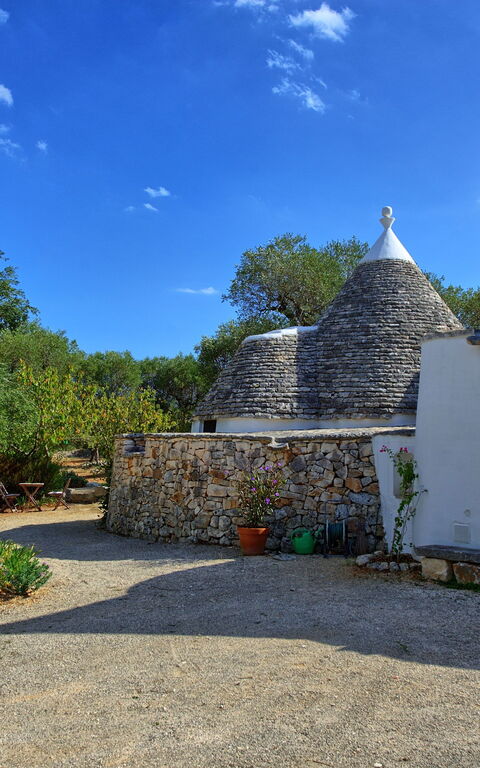 Trullo Pascarosa: Exteriör, Utomhus
