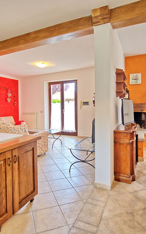 Casale Daniele: Kök, Lunchrum, Vardagsrum