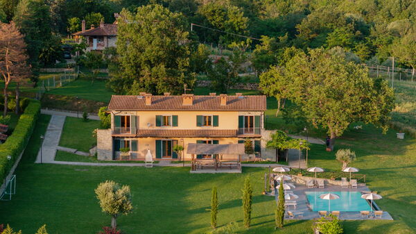 Casale Daniele: slå samman, Utomhus