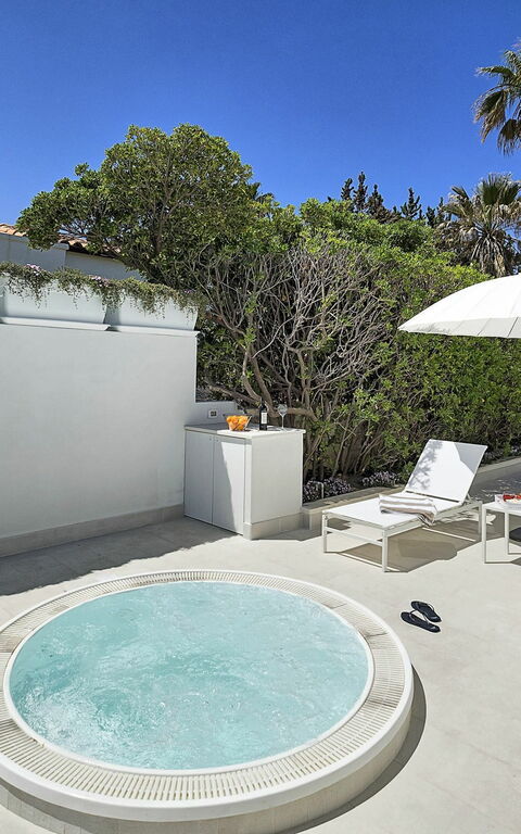 Marisol: badkar, Utomhus