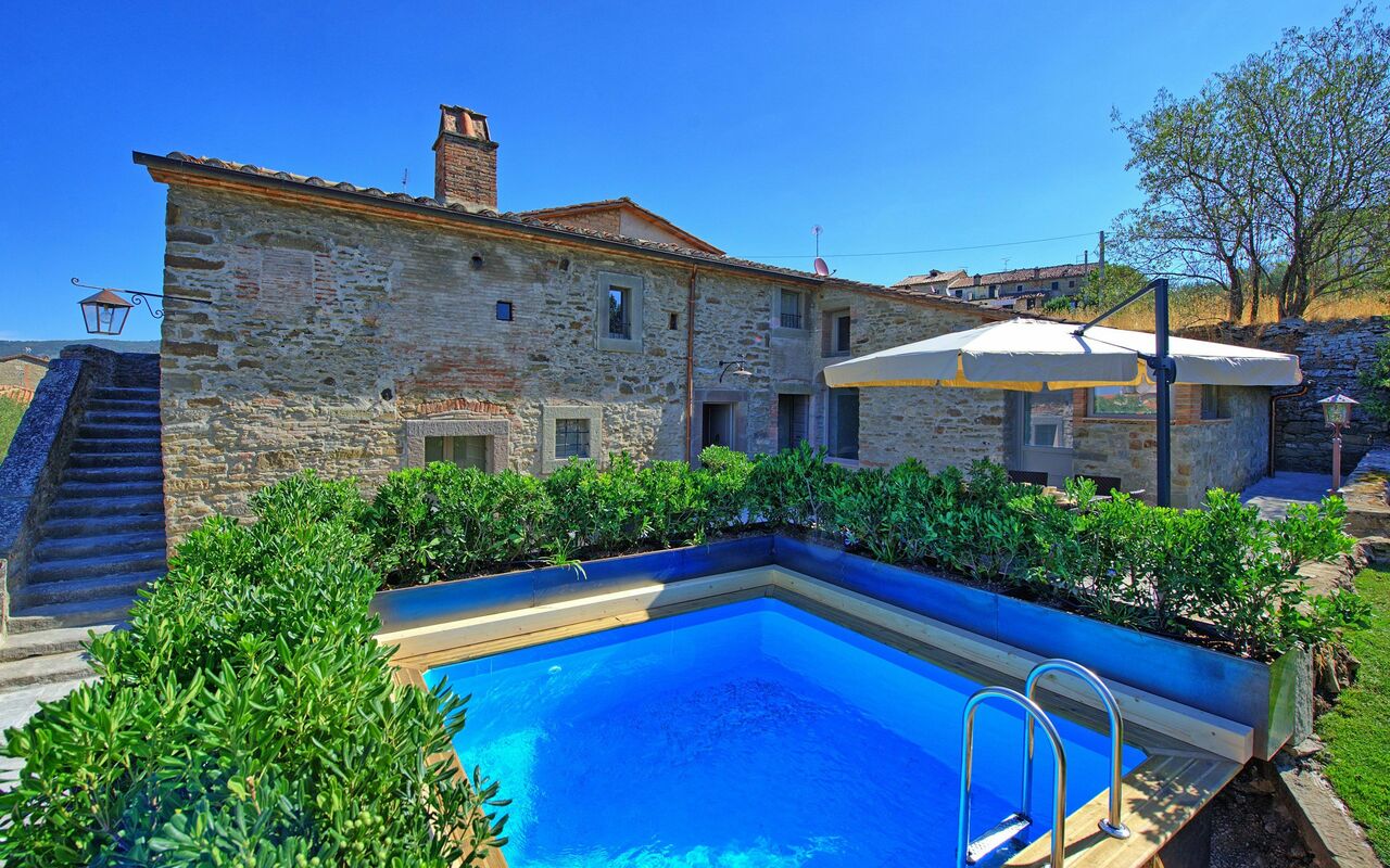 Casa La Fonte: slå samman, Utomhus