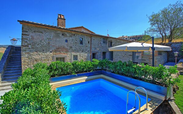 Casa la Fonte: slå samman, Utomhus