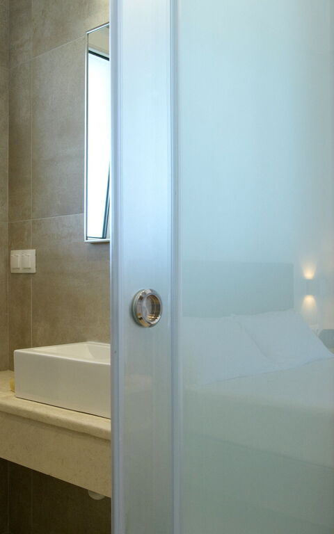 Beachfront Villa Seasun: Badrum, sovrum