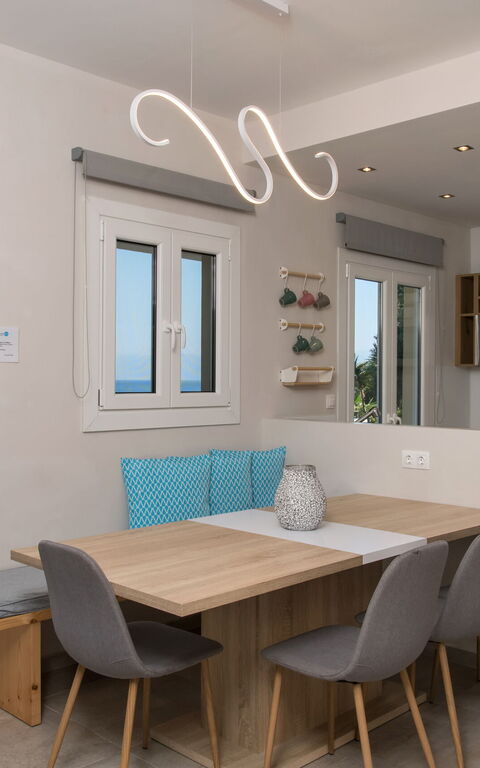 Beachfront Villa Seasun: Kök, Lunchrum