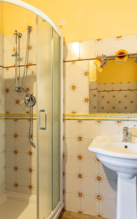 Villa Assisi: Badrum