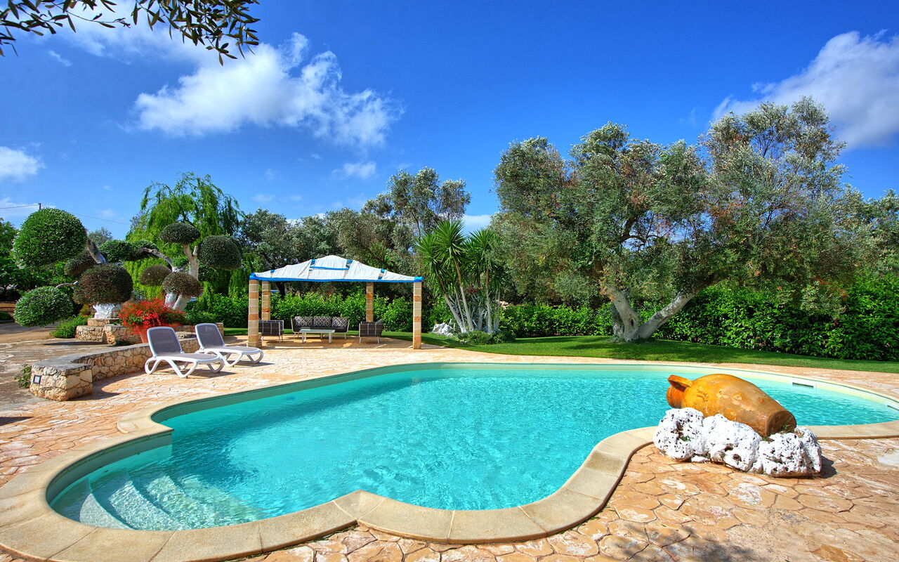 Lamia Santo Arcangelo: slå samman, Trädgård, Utomhus