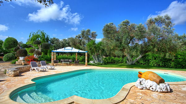 Lamia Santo Arcangelo: slå samman, Trädgård, Utomhus