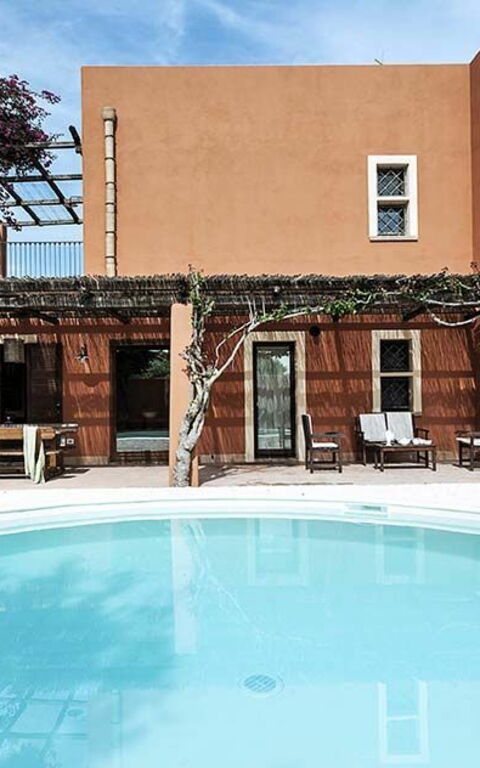 Villa Arangea: Exteriör, slå samman