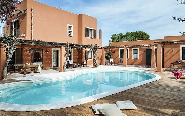 Villa Arangea: Exteriör, slå samman