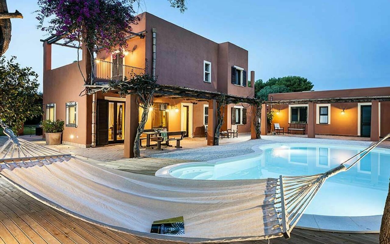 Villa Arangea: Exteriör, slå samman