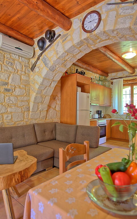 Villa Nipos: Kök, Lunchrum, Vardagsrum