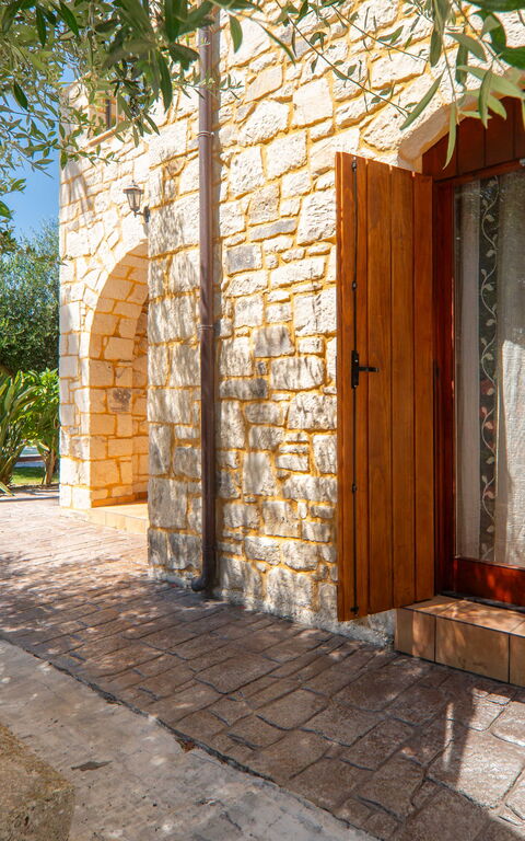 Villa Nipos: Exteriör, Utomhus