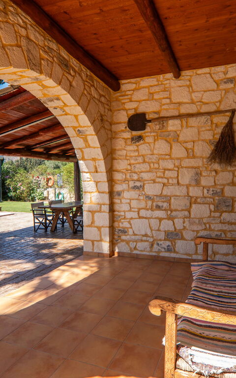 Villa Nipos: Exteriör, Utomhus