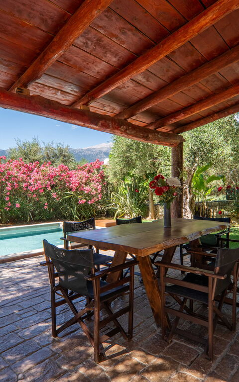 Villa Nipos: Exteriör, slå samman, Utomhus