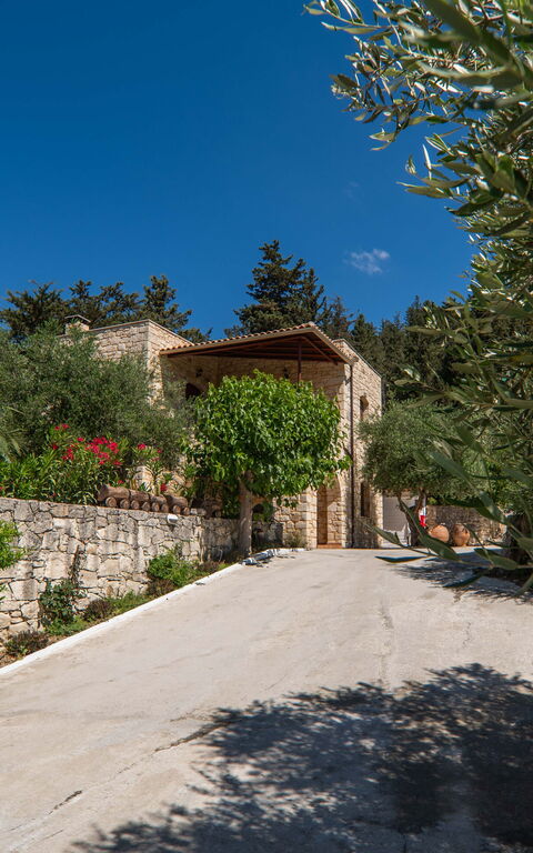 Villa Nipos: Exteriör, Huvudentré, Utomhus