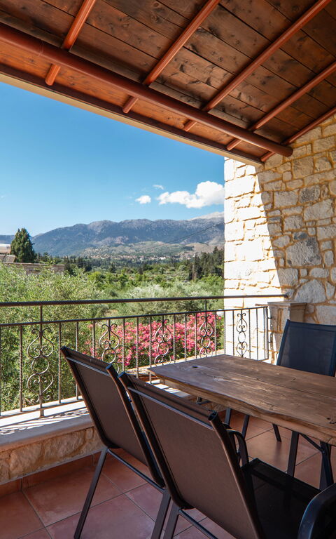 Villa Nipos: Exteriör, Utomhus