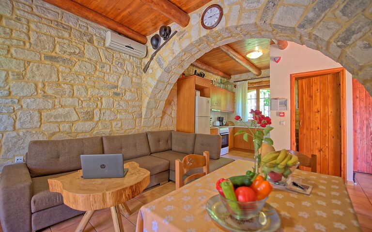 Villa Nipos: Kök, Lunchrum, Vardagsrum