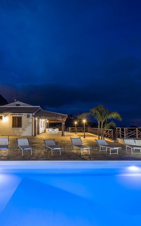 Villa Mare e Monti: slå samman, Utomhus