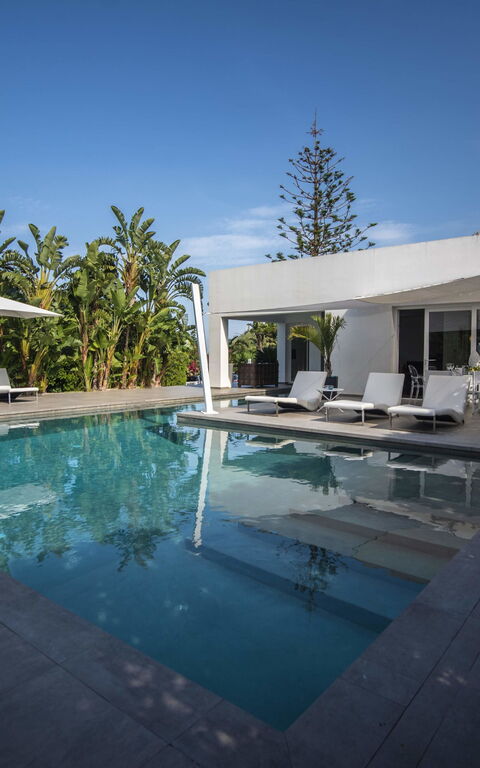 Villa Denari: slå samman, Utomhus