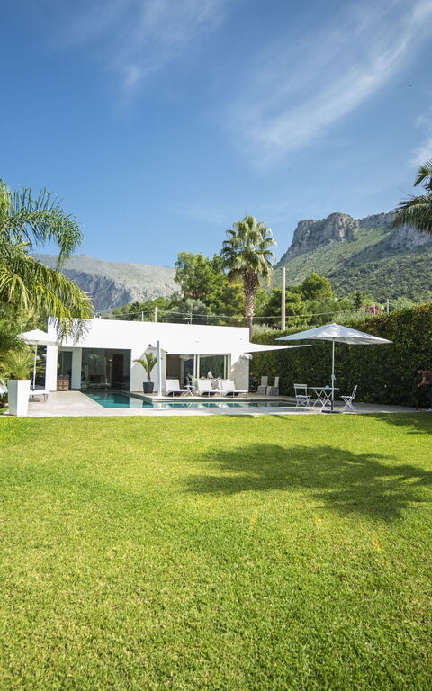 Villa Denari: Trädgård, Utomhus