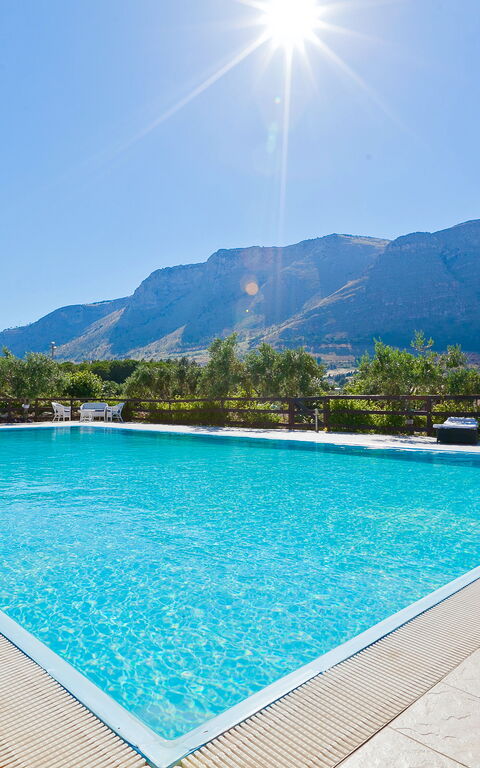 Tenutersa: Exteriör, slå samman, Utomhus