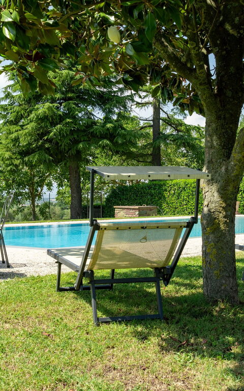 Casale Miro: Exteriör, slå samman, Utomhus