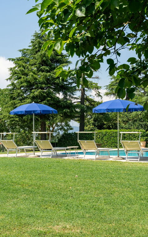 Casale Miro: Exteriör, slå samman, Utomhus