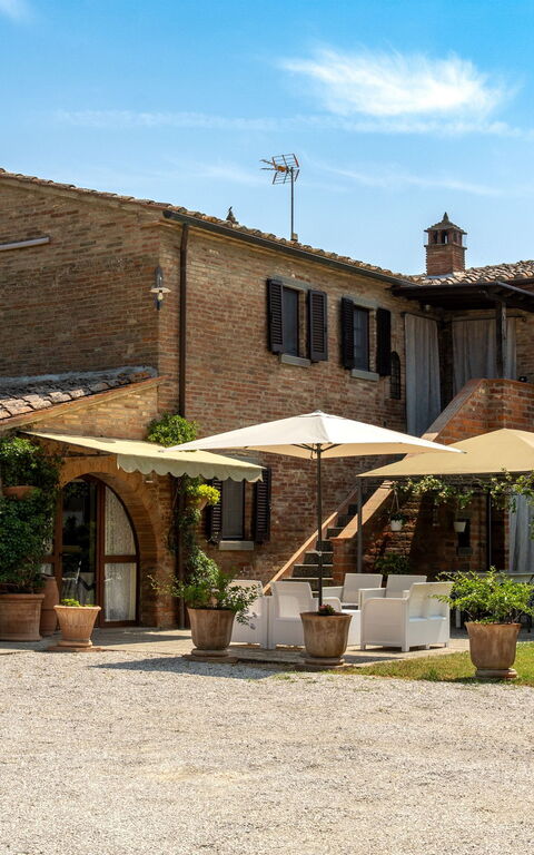 Casale Miro: Exteriör, Utomhus