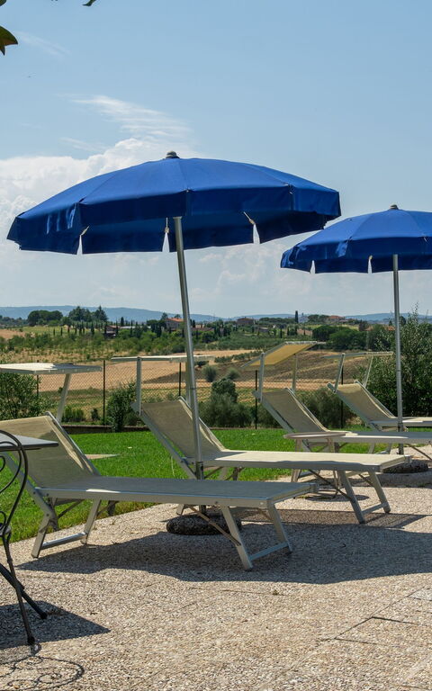 Casale Miro: Exteriör, slå samman, Utomhus