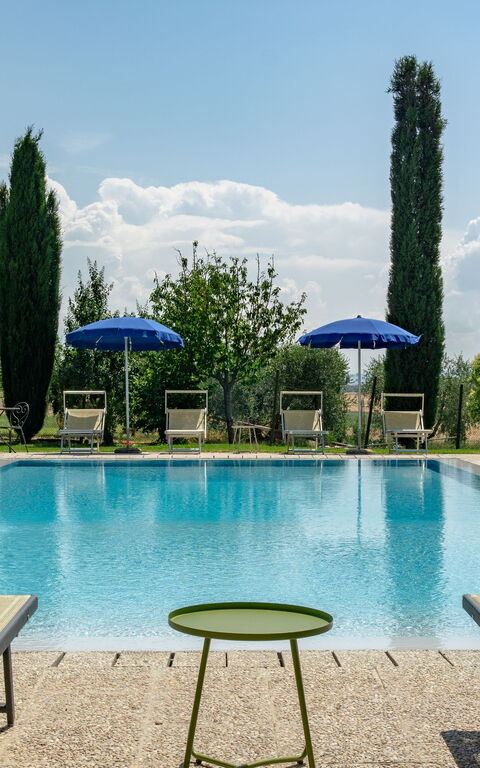 Casale Miro: Exteriör, slå samman, Utomhus