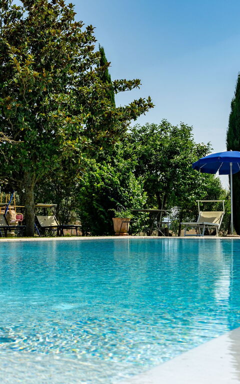 Casale Miro: Exteriör, slå samman, Utomhus