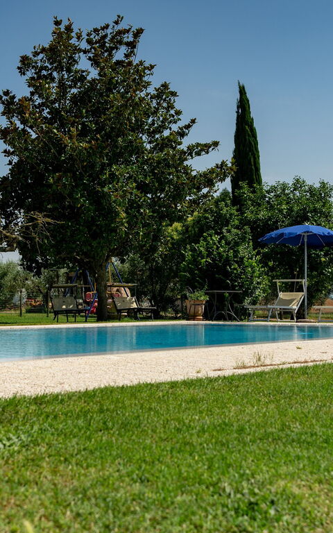 Casale Miro: Exteriör, slå samman, Utomhus