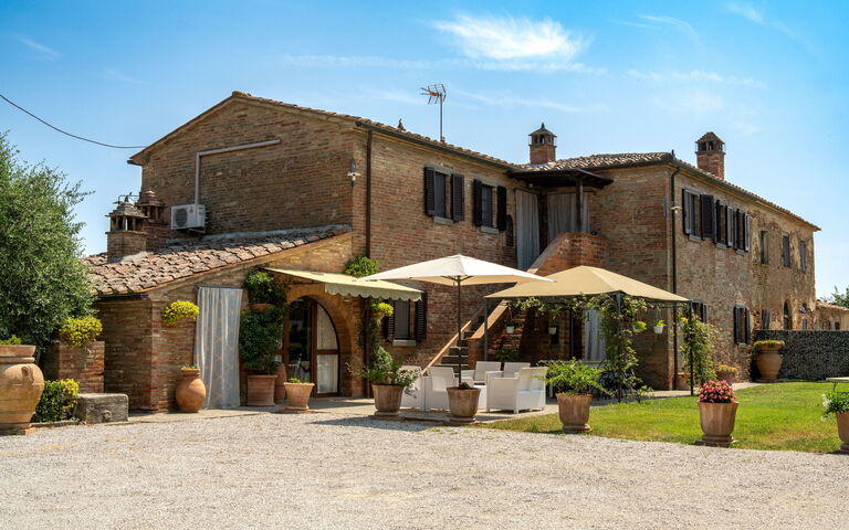 Casale Miro: Exteriör, Utomhus