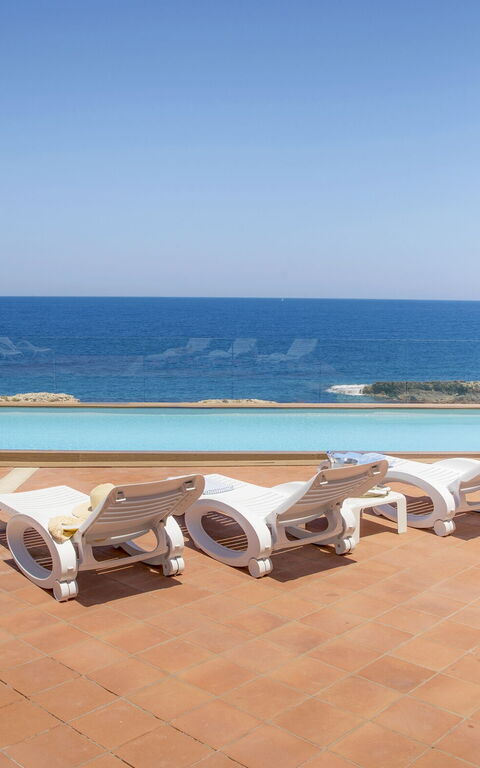 Villa Ala: slå samman, Utomhus