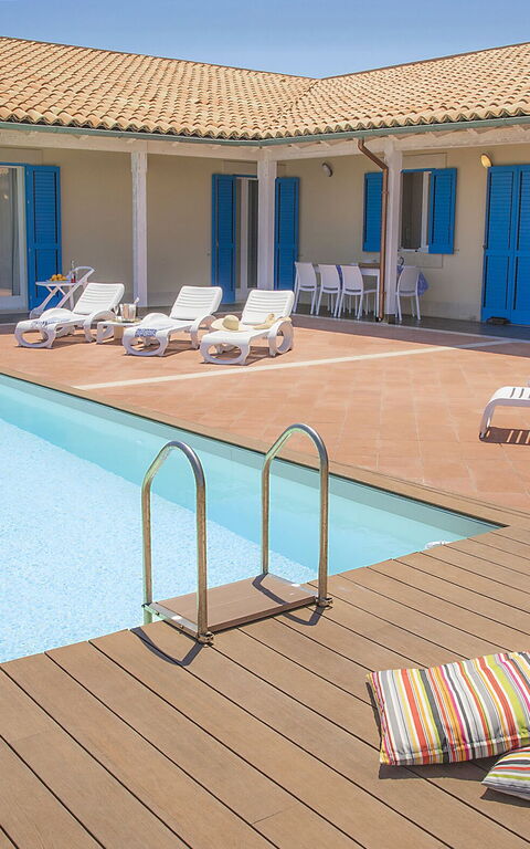 Villa Ala: slå samman, Utomhus