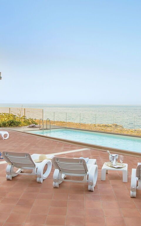 Villa Ala: slå samman, Utomhus, Visningar