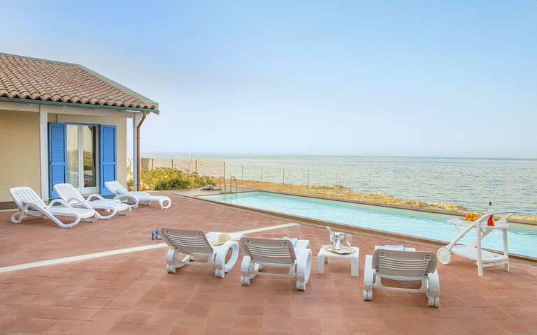 Villa Ala: slå samman, Utomhus, Visningar