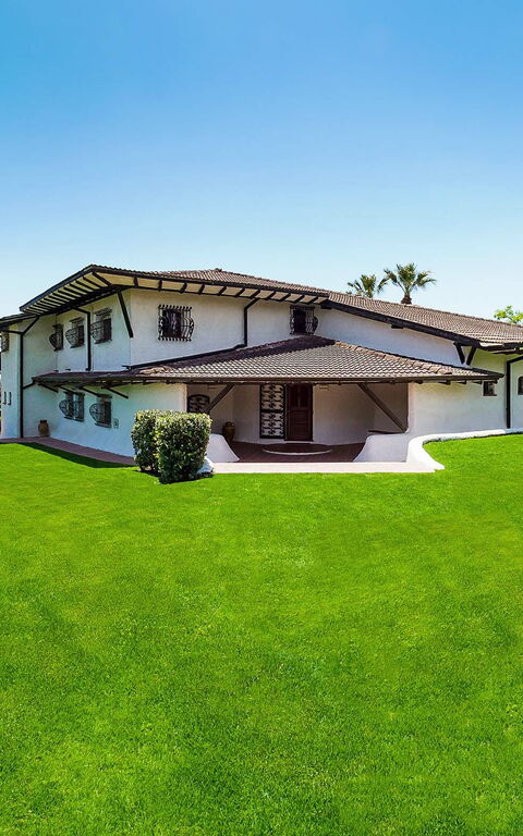 Blu Moon: Exteriör, Trädgård