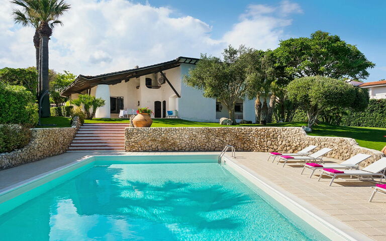 Blu Moon: Exteriör, slå samman, Trädgård