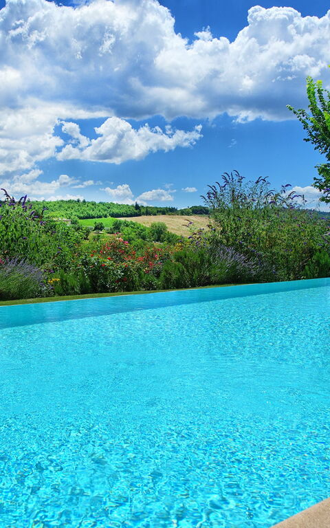 Villa Sonia: slå samman, Utomhus