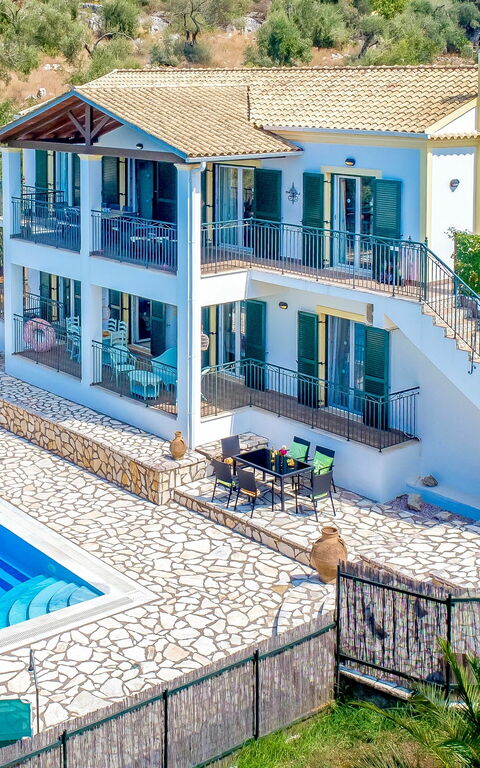 Villa Di Giovanni: slå samman, Sommar, Visningar