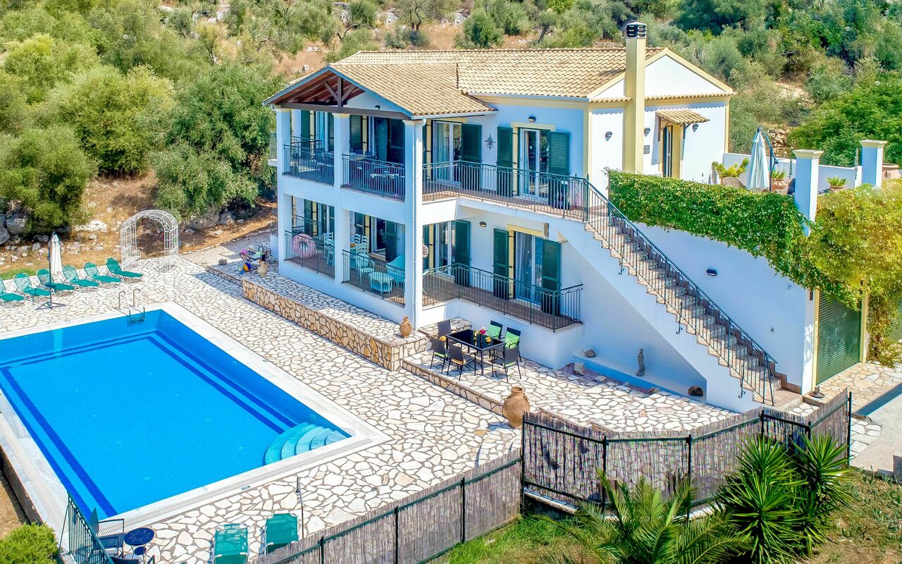 Villa Di Giovanni: slå samman, Sommar, Visningar