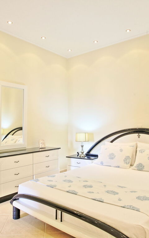 Acharavi Beach Villa: sovrum