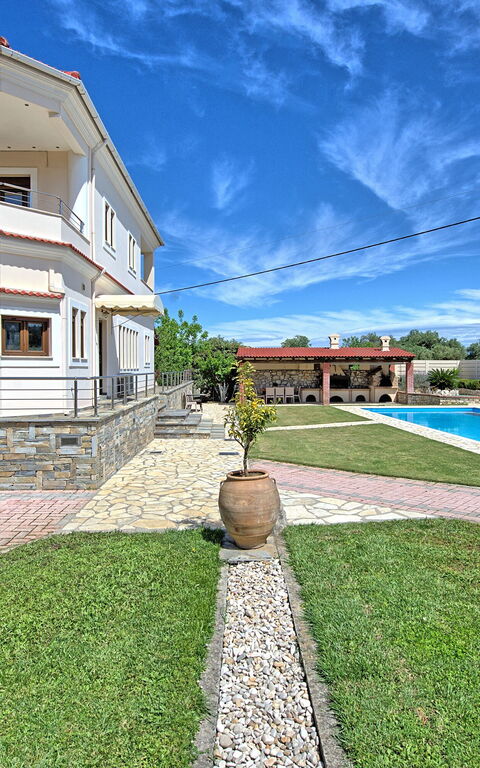 Acharavi Beach Villa: Trädgård, Utomhus