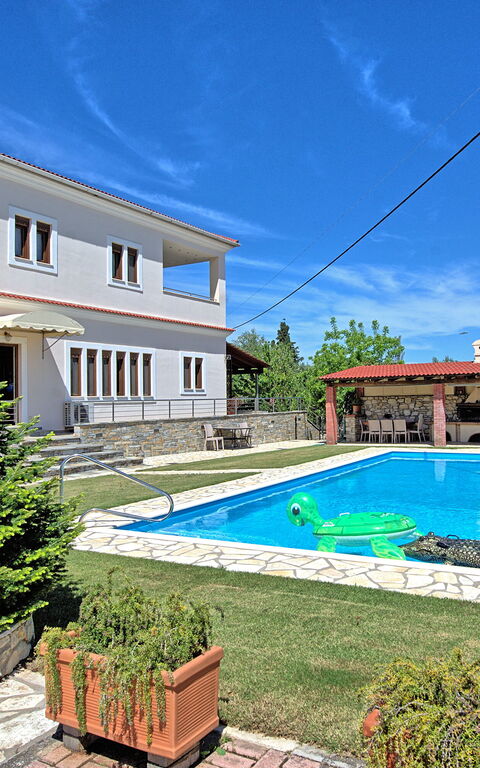 Acharavi Beach Villa: Trädgård, Utomhus