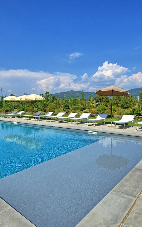 Villa Cangeli: slå samman, Utomhus