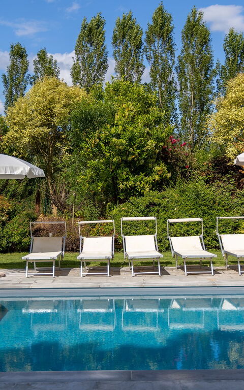 Villa Cangeli: slå samman, Utomhus