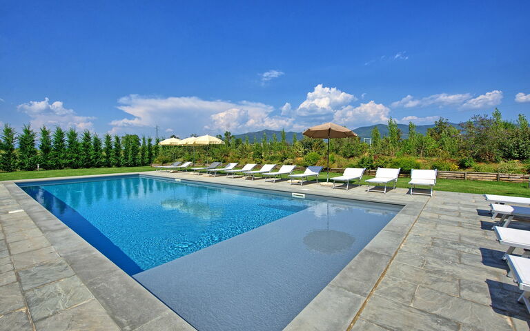 Villa Cangeli: slå samman, Utomhus